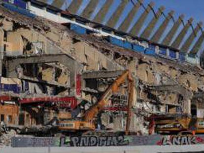 Estado de la demolición del estadio Vicente Calderón en Madrid, este domingo.