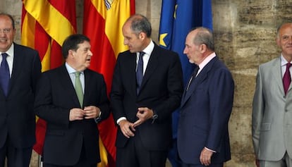 El expresidente de Banco de Valencia José Luis Olivas, a la izquierda, con el exjefe del Consell Francisco Camps y el expresidente de Bankia Rodrigo Rato.
