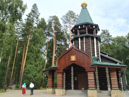 El monasterio levantado por la iglesia ortodoxa en honor a los Románov ante la mina de Ganina Yama.