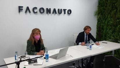 Marta Blázquez, vicepresidenta ejecutiva de Faconauto, y Gerardo Pérez, presidente de Faconauto, en rueda de prensa, este lunes.