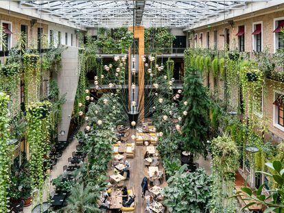 Interior del restaurante sostenible Twentysix de Budapest, cuyo lema es 'No Waste Food' (comida sin desperdicio).