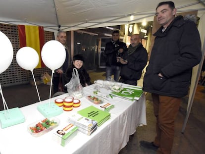 A la derecha, José Antonio Ortiz Cambray, líder de Vox en Lleida.