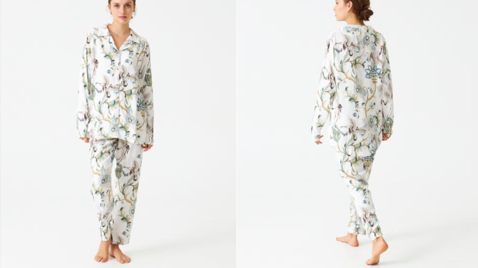 Confeccionado en viscosa, este pijama para mujer es bonito y cómodo. J&J BROTHERS.
