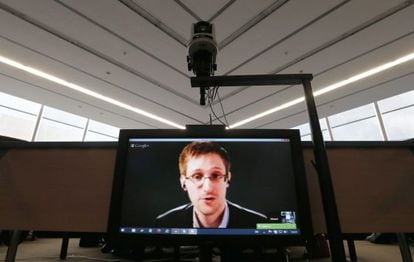 El exespía de la NSA Edward Snowden comparece el pasado mes de abril a través de una videoconferencia en una vista en el Consejo de Europa.
