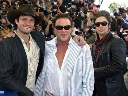 Robert Rodríguez, Mickey Rourke y Benicio Del Toro (de izquierda a derecha), en el Festival de Cannes.