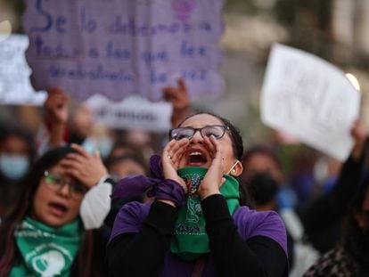 Cientos de mujeres tomaron las calles en Quito con motivo del Día Internacional de la Mujer, el pasado 8 de marzo.