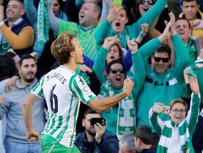 El Betis, pese a su maratón copero, se engancha a la batuta del cántabro y derrota a los de Simeone, que no aprovechan el empate del Barça en un discreto estreno de Morata
