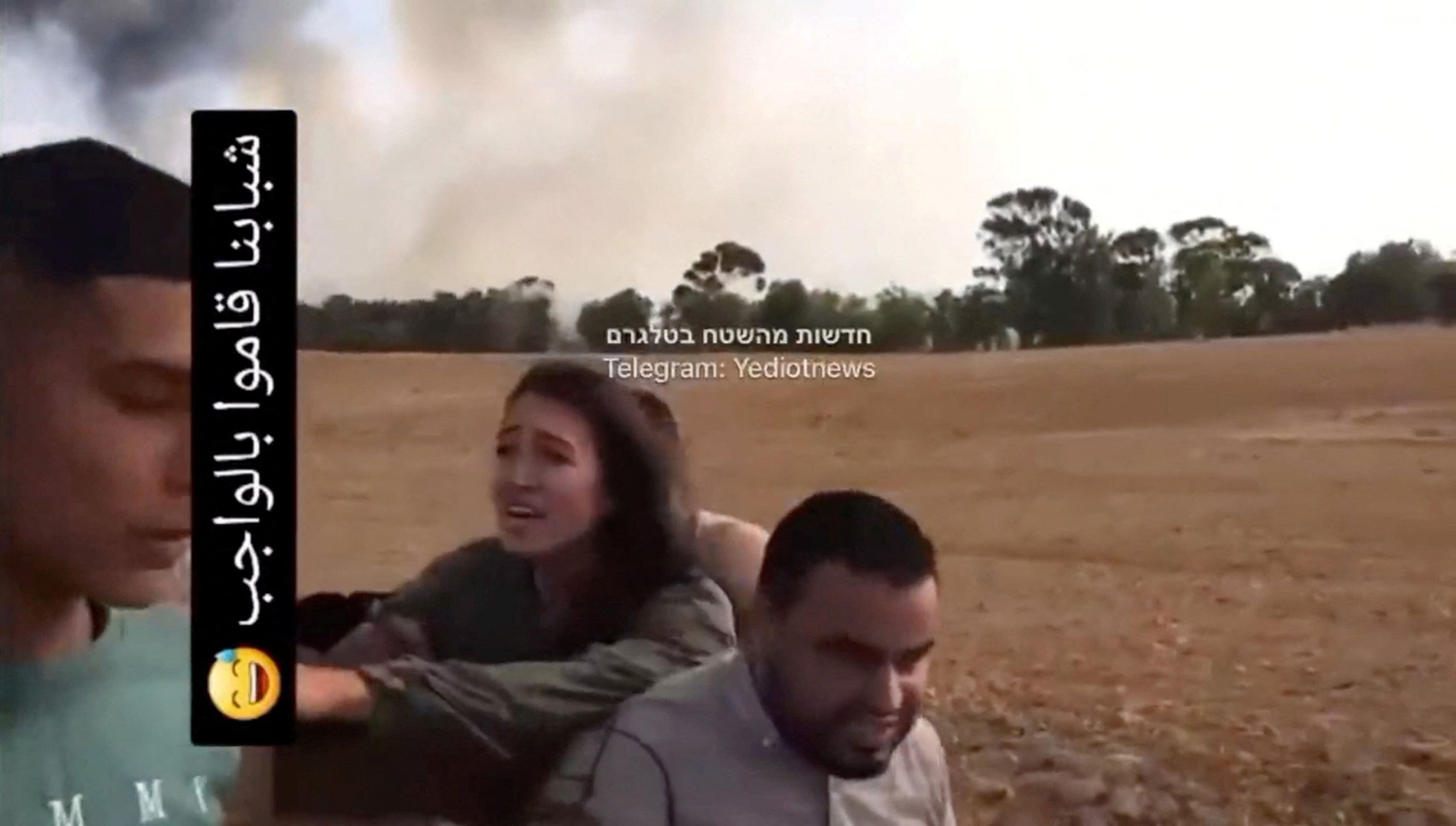 Captura de tela do vídeo em que Noa Argamani é vista quando foi feita refém e levada para Gaza, no dia 7 de outubro.