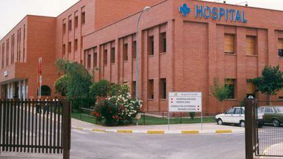 Acceso principal del hospital de Hell&iacute;n (Albacete). 