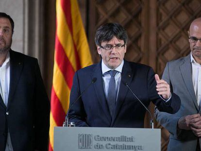 D'esquerra a dreta, Oriol Junqueras, Carles Puigdemont i Raül Romeva, el 13 de març.