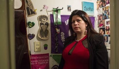 La escritora argentina Dolores Reyes, fotografiada antes de la entrevista en Buenos Aires.