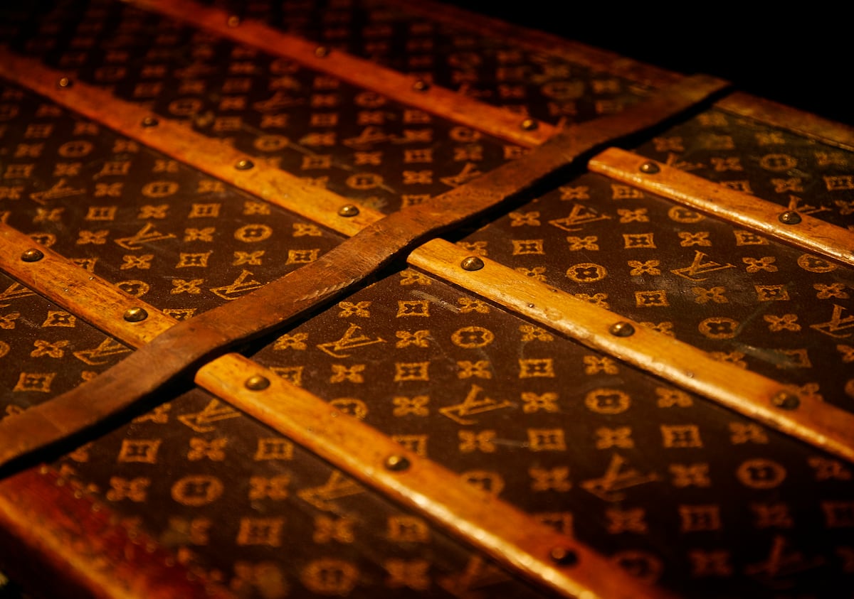 The fever of the rich for Louis Vuitton trunks this is how the most