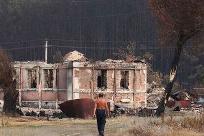 Un inmueble quemado en Izlegoshche, un pueblo ubicado a unos 450 kilómetros al sur de Moscú y completamente arrasado por las llamas.