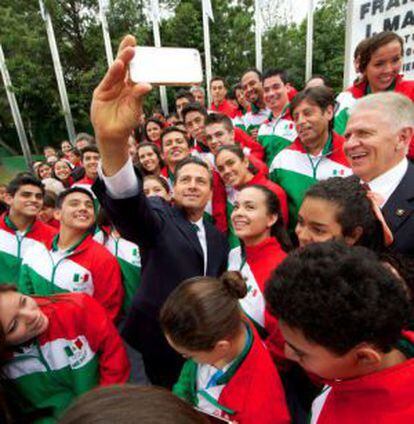 Peña Nieto hace una 'selfie'
