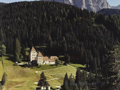 Panorámica del Castillo de Val Gardena (Italia) tal y como lo retrató Simon Watson.