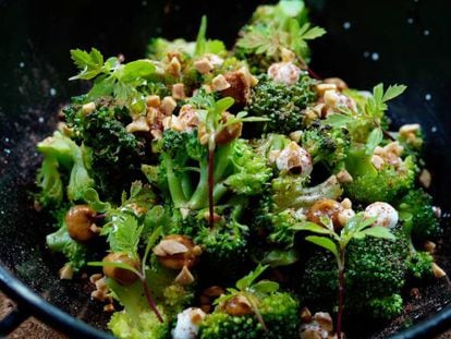 Brócoli sin aburrimiento: técnicas para cocinarlo y una receta 'tandoori'