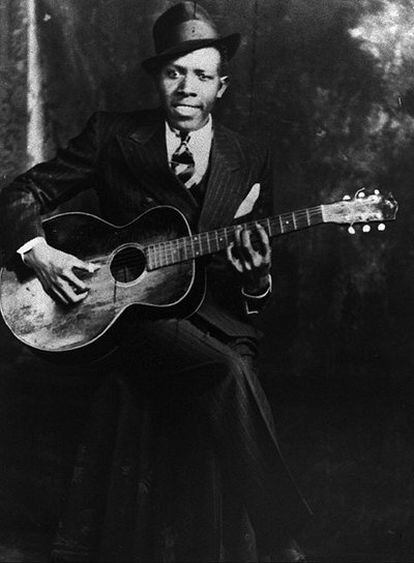 El guitarrista y cantante Robert Johnson, en una imagen fechada en 1935.