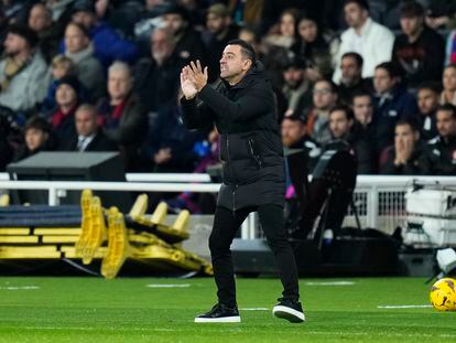 El técnico del Barcelona Xavi Hernández durante el encuentro contra el Girona.