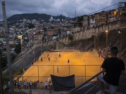 Un partido de f&uacute;tbol en Brasil.