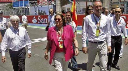 Bernie Ecclestone, con Rita Barber&aacute; y Alberto Fabra, en el pasado Gran Premio de Europa en Valencia.