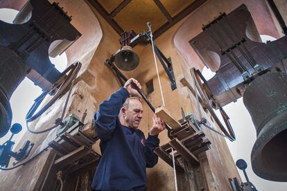 Las campanas de la Iglesia de Campanar están automatizadas desde 1967, pero la Asociación de Campaneros se ocupa de que  aún se sigan tocando de forma manual para no perder la tradición.