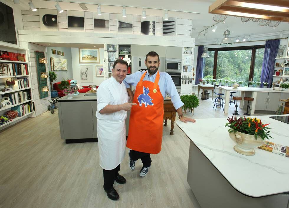 Martín Berasategui y David de Jorge en el plató de 'Robin Food' (ETB Gourmandia) 2016).