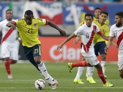 Jackson Mart&iacute;nez jugando contra Per&uacute; en la Copa Am&eacute;rica.