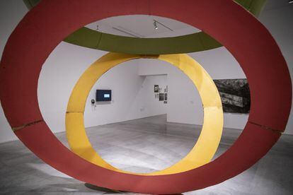 La pieza sin título de Nauman, de 1978 con la que se inicia el recorrido por las salas de la planta cero del edificio Nouvel.
