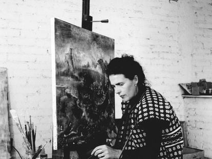 Leonora Carrington pintando su cuadro 'Nunscape at Manzanillo', en torno a 1956