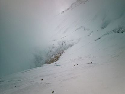 Kilian Jornet, camino de la arista oeste del Everest.