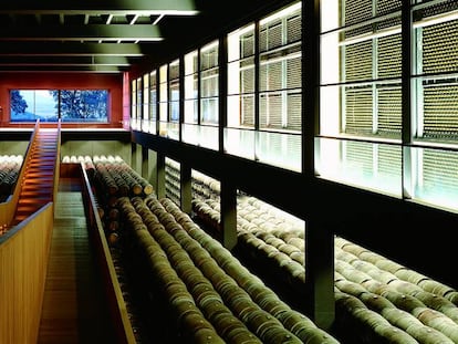 Interior de la bodega, en las inmediaciones de Logroño.