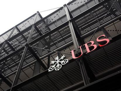 Entrada a la sede de UBS en Londres