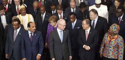 L&iacute;deres de estados y gobiernos durante cuarta cumbre bilateral entre la Uni&oacute;n Europea y &Aacute;frica este mi&eacute;rcoles en Bruselas.