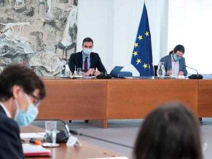 El presidente del Gobierno, Pedro Sánchez, durante Consejo de Ministros en la sala Barceló del complejo de La Moncloa.