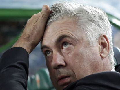 Ancelotti, en el banquillo ante el Elche.