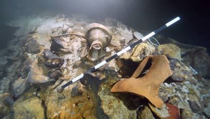 Restos de ánforas romanas encontradas en la cueva de Alcudia