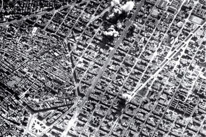 Vistas aéreas de los bombardeos italianos de Barcelona durante la Guerra Civil.