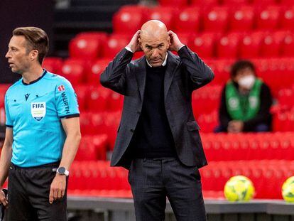 Zinedine Zidane, durante el Athletic-Real Madrid de este domingo.