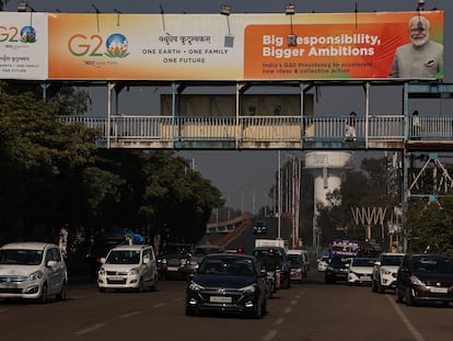 Anuncio de la reunión del G-20 sobre un puente de la ciudad india de Jammu, en enero.