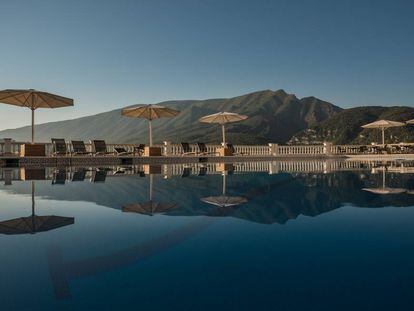 Piscina exterior del hotel Terradets, en Cellers (Lleida). 