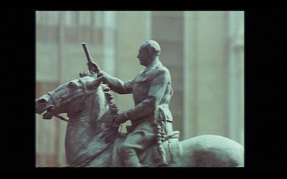 La estatura de Franco en las imágenes de época que reproduce el documental.