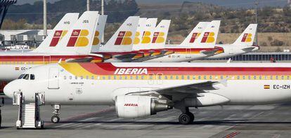 Avión de Iberia en el aeropuerto de Barajas de Madrid.
