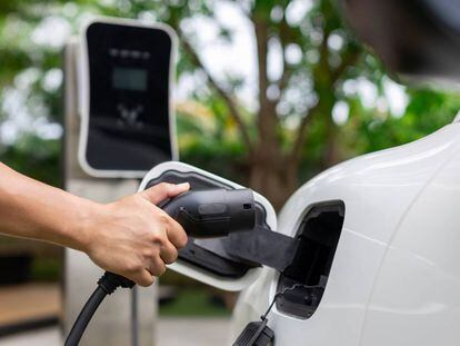 Los autónomos se pueden deducir el 100% del IVA en la recarga de vehículos eléctricos