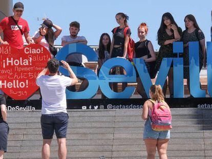  Turistas en el centro de Sevilla.