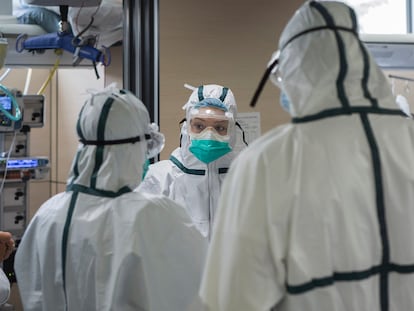 Sanitarios de la UCI del Hospital Vall d'Hebron de Barcelona.