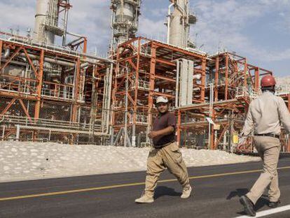 Trabajadores iraníes el mes pasado en el yacimiento de gas South Pars.