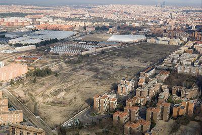 Los terrenos del antiguo Cuartel de Ingenieros separan a Villaverde Alto de la Ciudad de los Ángeles.