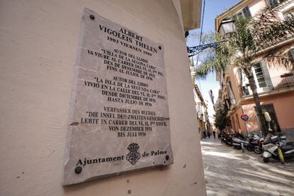 Placa en record de l'escriptor Albert Vigoleis Thelen, a Palma.