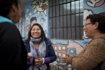 Mujeres en un centro comunitario en Lima, Per&uacute;.