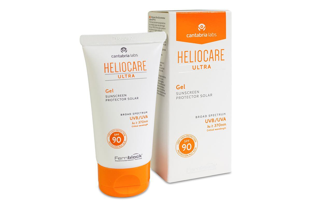 Gracias a su textura en gel de alta tecnología, Heliocare Ultra 90 SPF50+ Gel es ideal para pieles grasas con tendencia acneica. Se absorbe rápidamente, con un acabado sin aspecto blanquecino, y una agradable sensación de ligereza. Disponible en Welnia. 